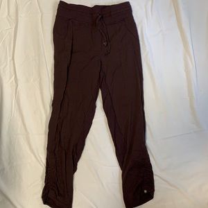 Barley worn lulu cropped joggers